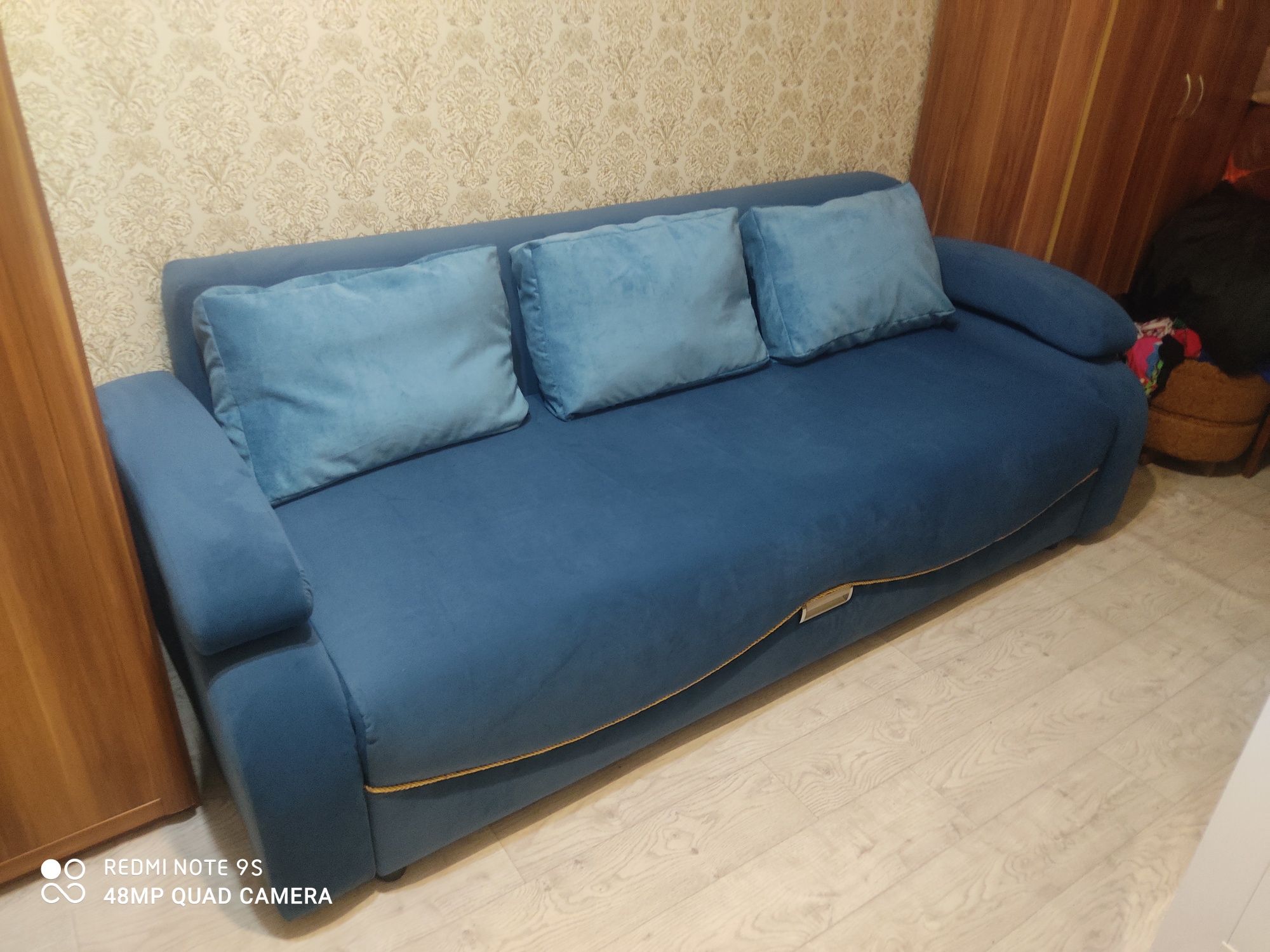 Перетяжка изготовление видоизменение реставрация диванов