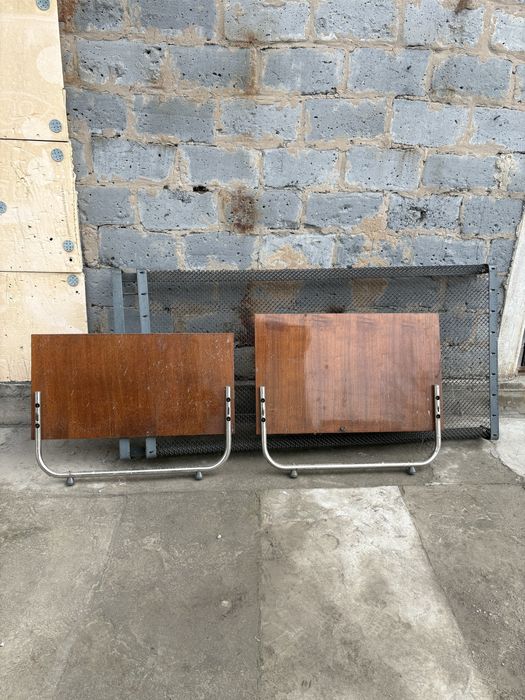 Полуторка кровать металлическим сеткой