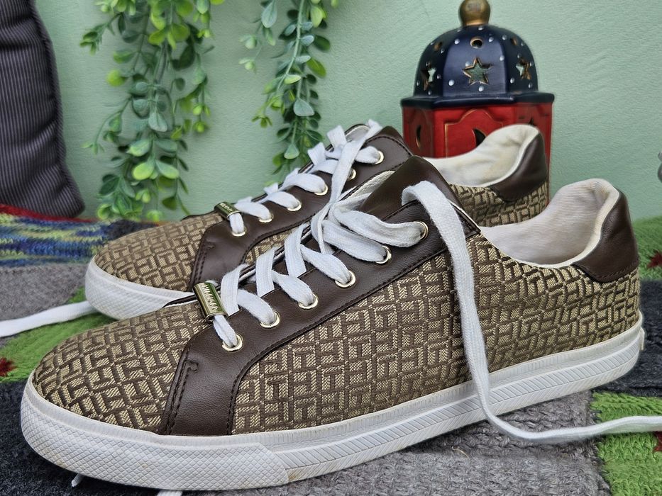 Tommy Hilfiger оригинални кецове N43,5