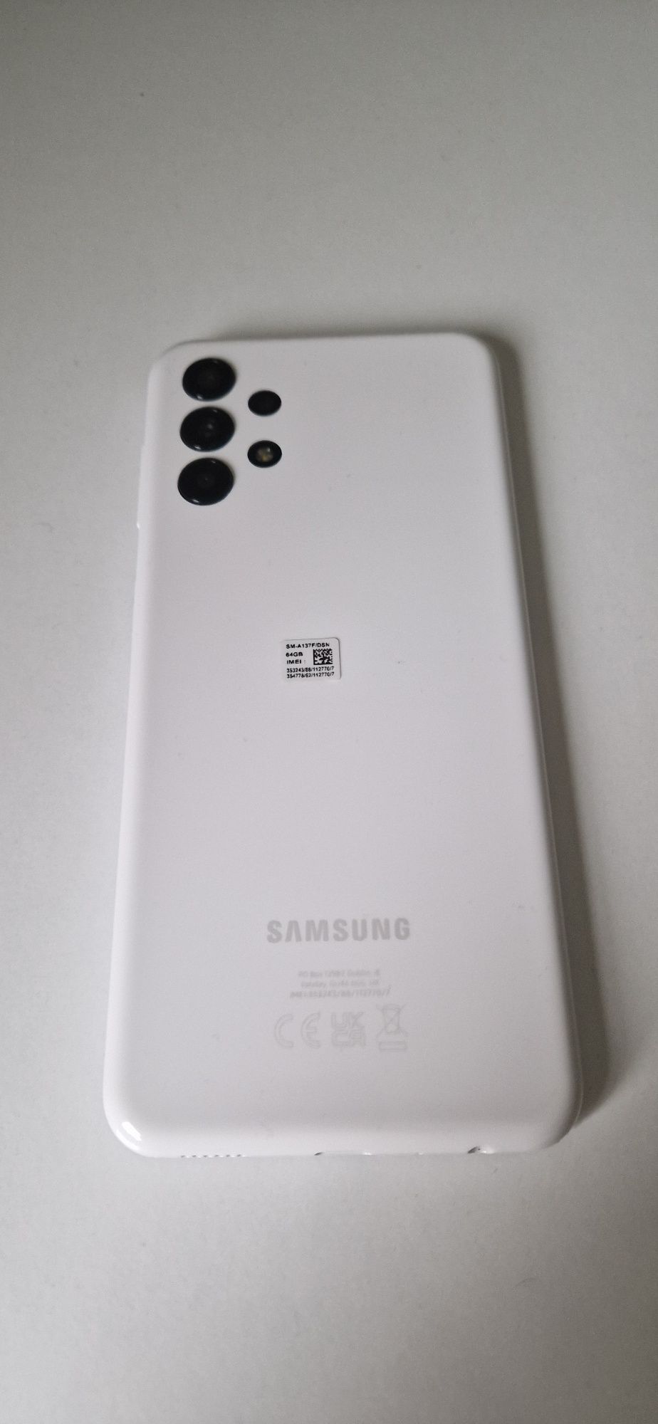 Samsung a13 64 gb бял