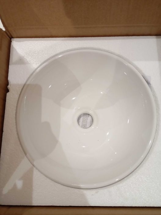 Продавам керамични стоящи мивки-2бр.