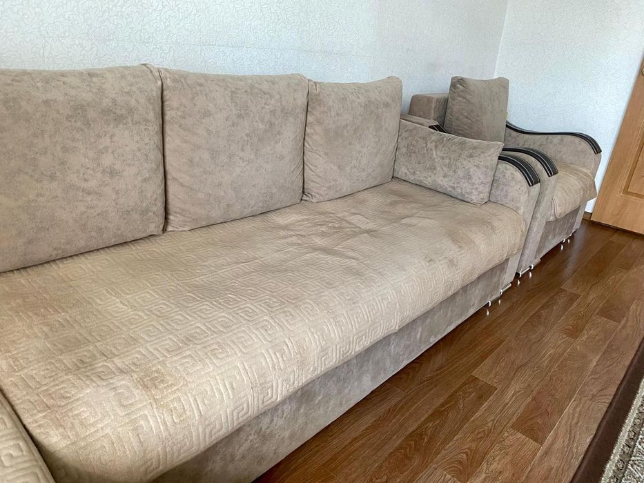 Продаётся угловой диван для гостиной