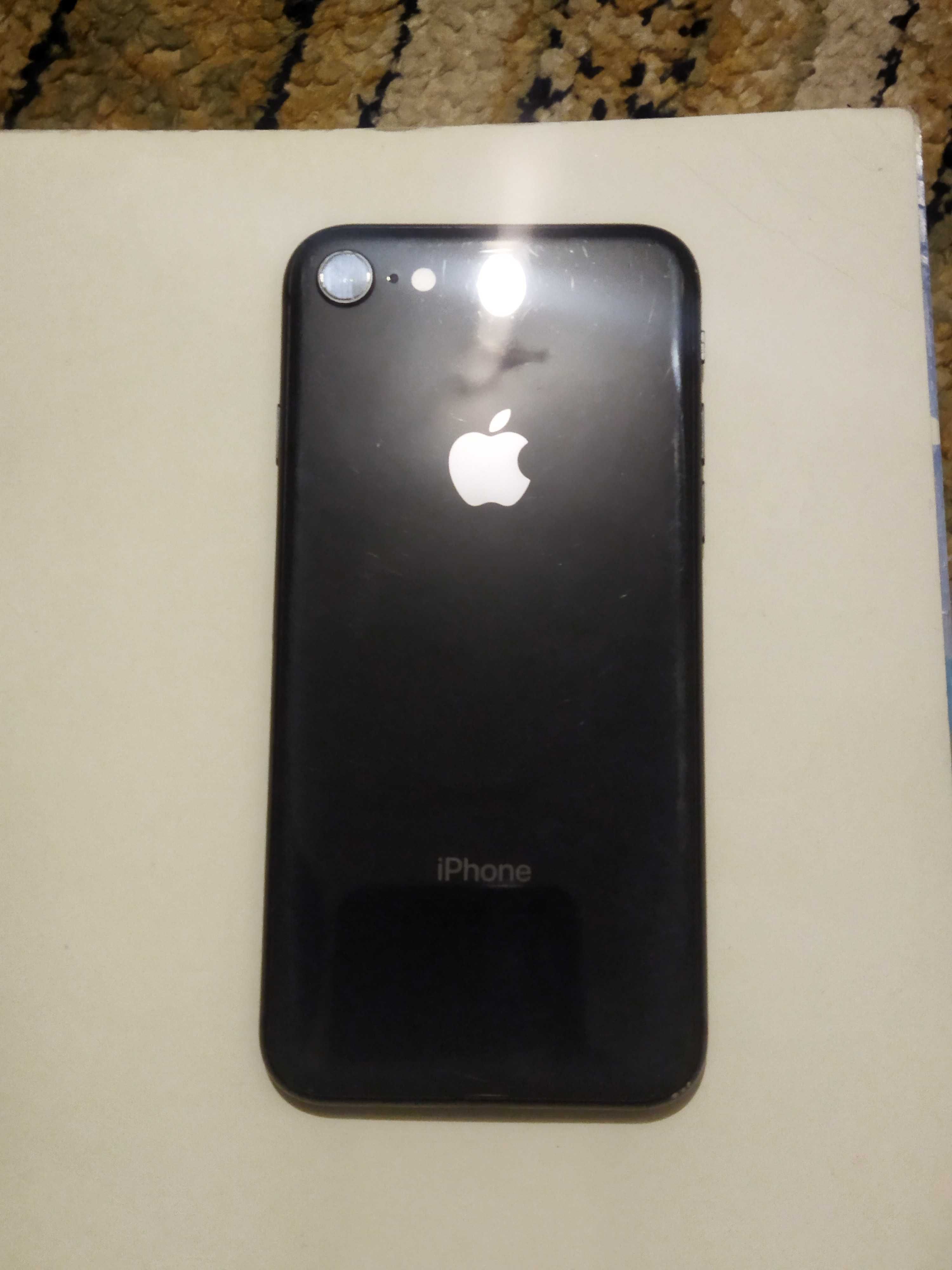 iPhone 8 64 gb 79емкость