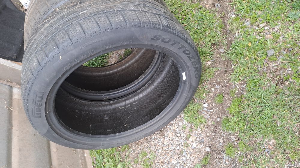 Pirelli sotto zero M+S  245/40/18  5-6 мм грайфер 2012 г