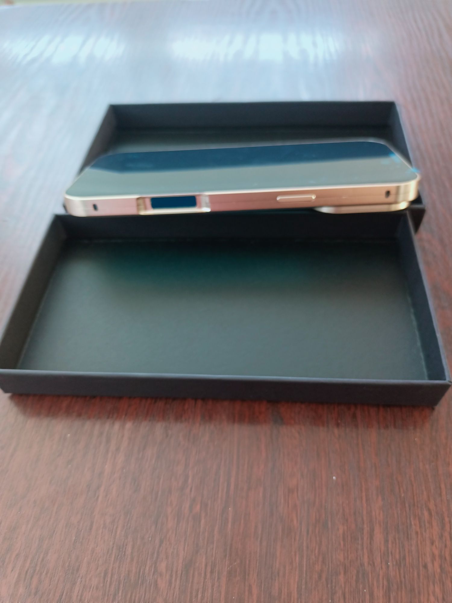 iPhone 16 Pro Max-Golden