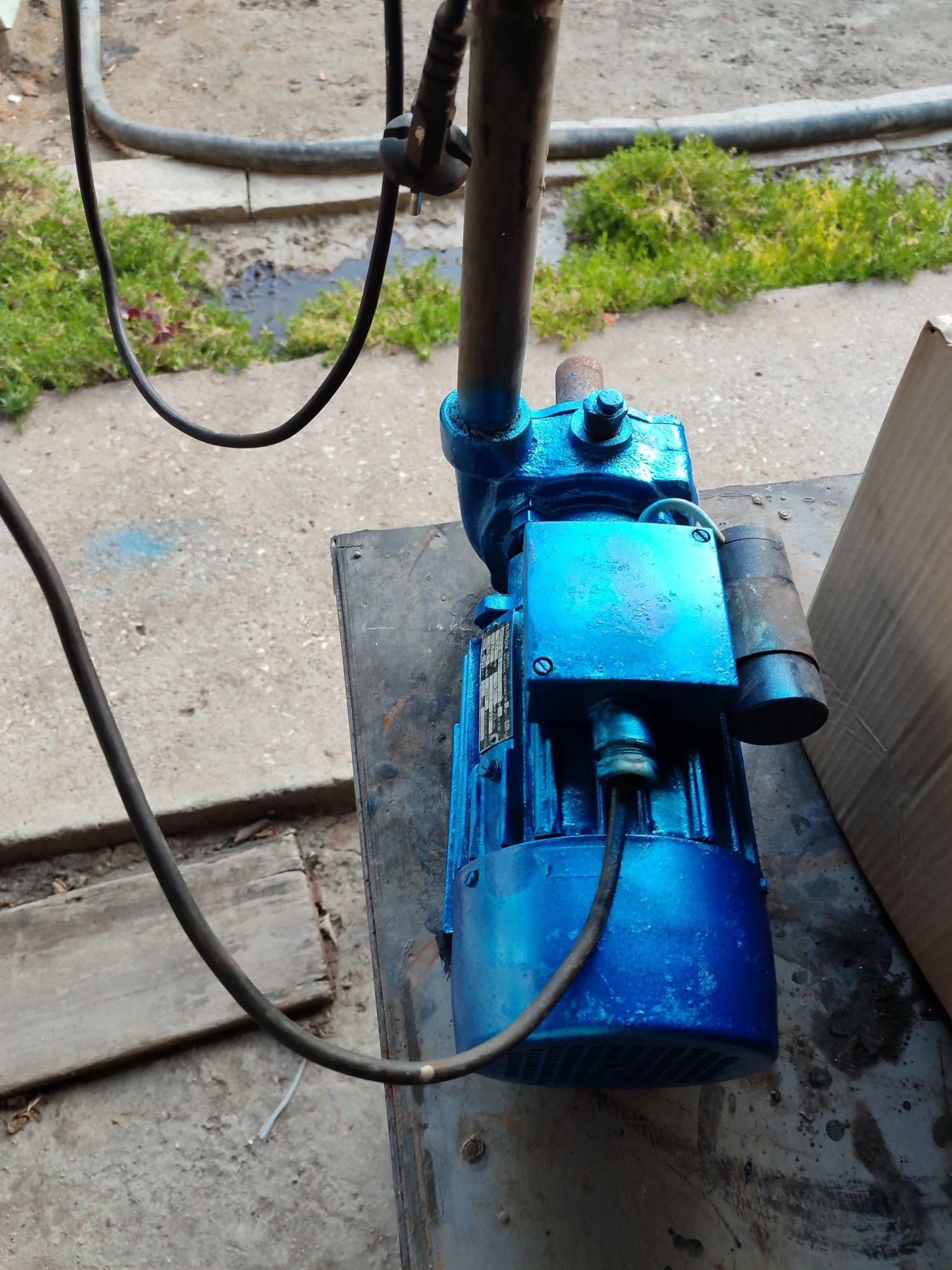 Помпа за вода 1 цол.профисионално зарядно 12/24 v.