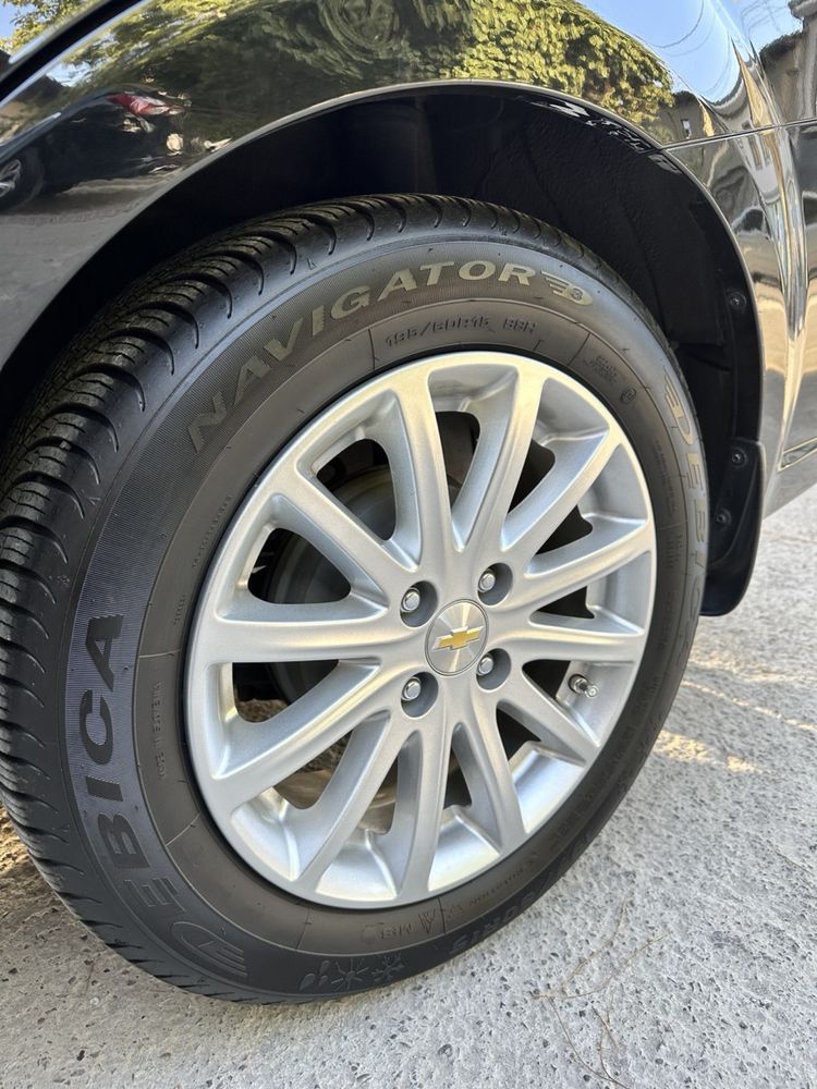 Шины Debica Navigator 195/60 R15, Почти янги.
