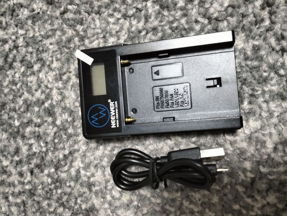Neewer dual usb charger