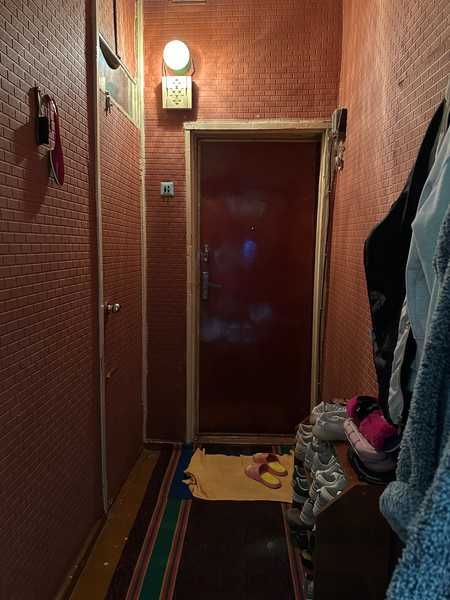 Продается 2 комнатная квартира на Кадышева, рядом базар и 151 школа