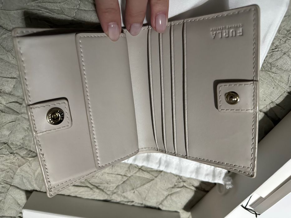 Малко дамско портмоне Furla