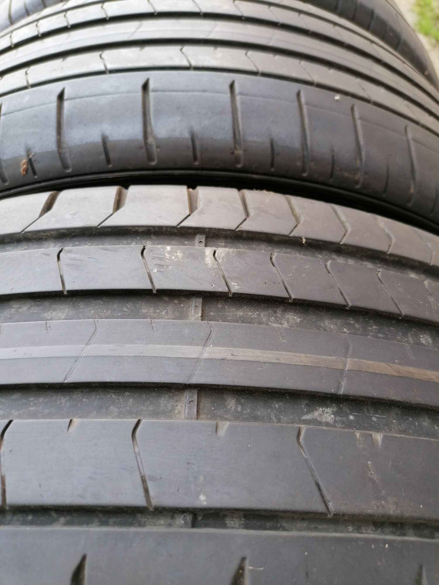 Vând 4 anvelope vară pirelli 245.45.20