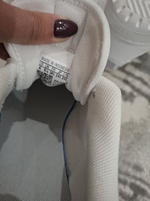 Маратонки на  Адидас- номер 38,5