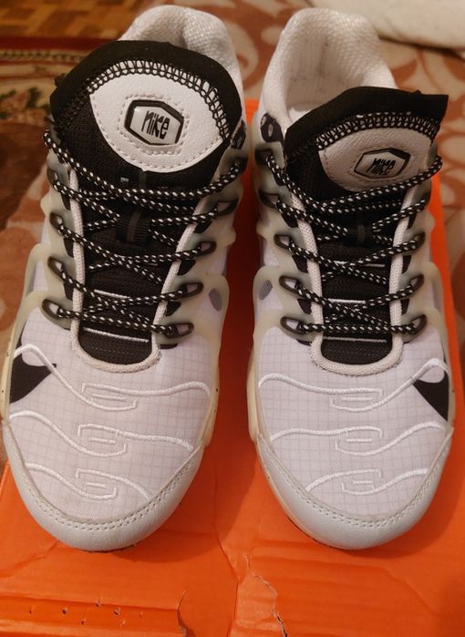 Кроссовки Nike продаю!!! Размер 37,5