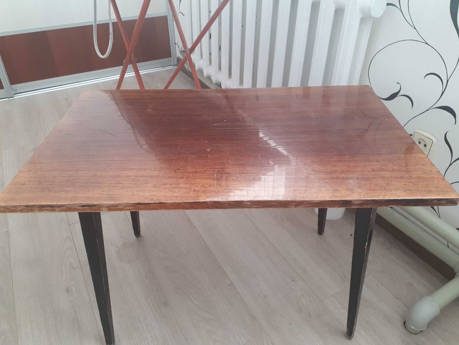 Продам стол журнальный