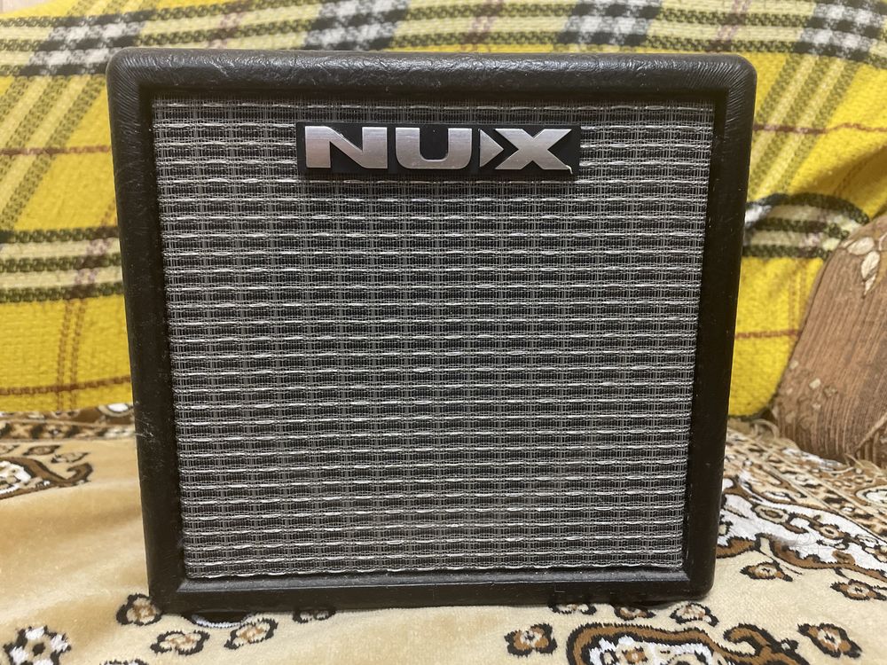 Гитарный комбоусилитель Nux Mighty 8bt