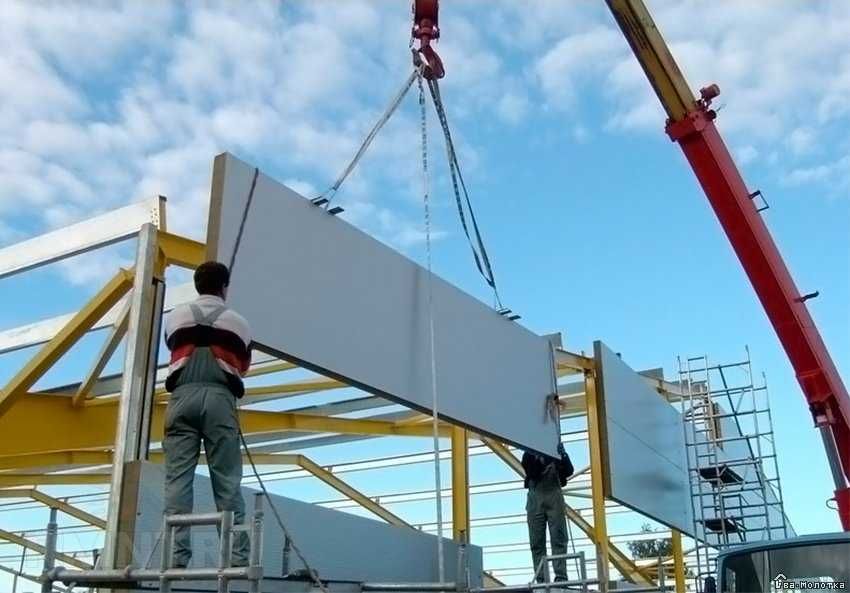 Construim Garaje Auto din structura metalica si panou sandwich izolat