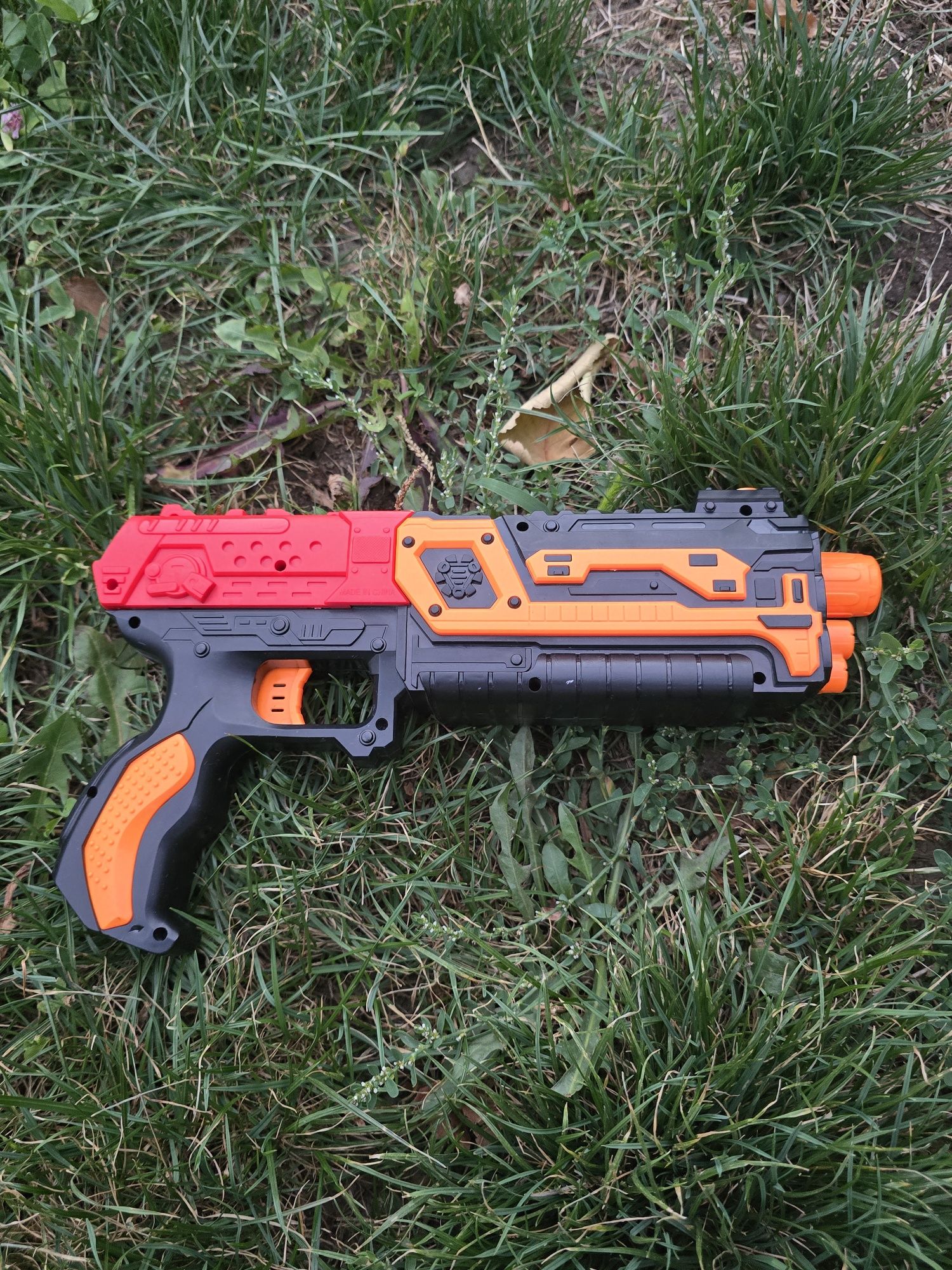 Продаю Nerf бластеры
