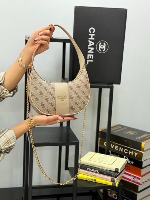 Geanta Guess noua !!! Dimensiuni 24/13 !!!