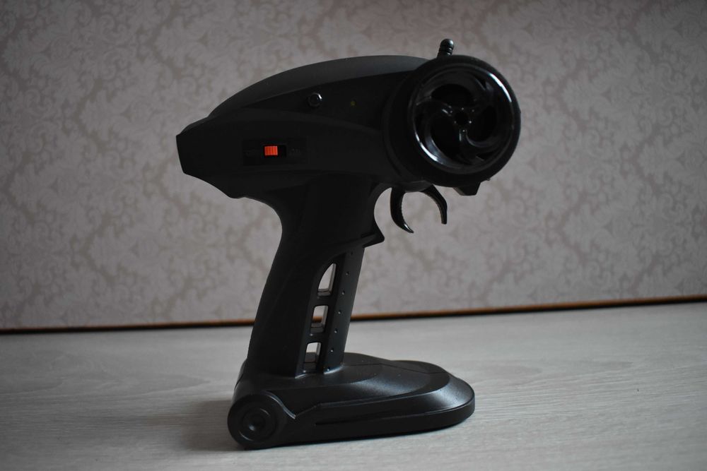 Mașina cu telecomanda X-Monster