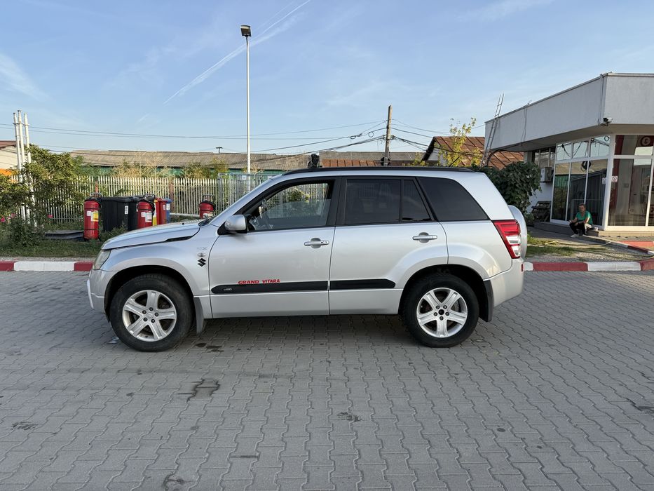 Suzuki vitara - 1,9 - 6 tr - 4x4 / 4x2 la buton - intermediar blocabil
