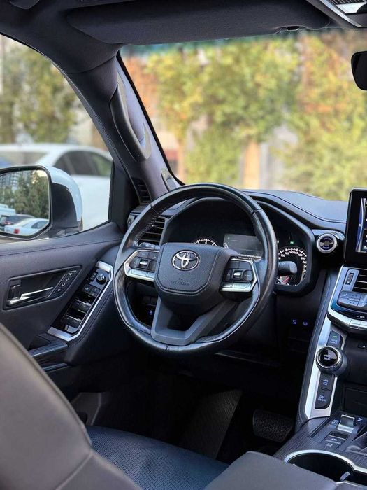 Toyota Land Cruiser 300 возможно приобрести в рассрочку или обменять