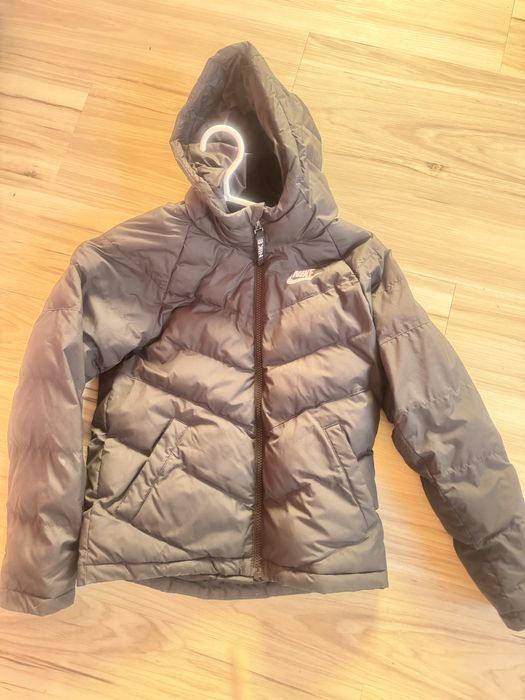 Яке NIKE черно в отлично състояниез