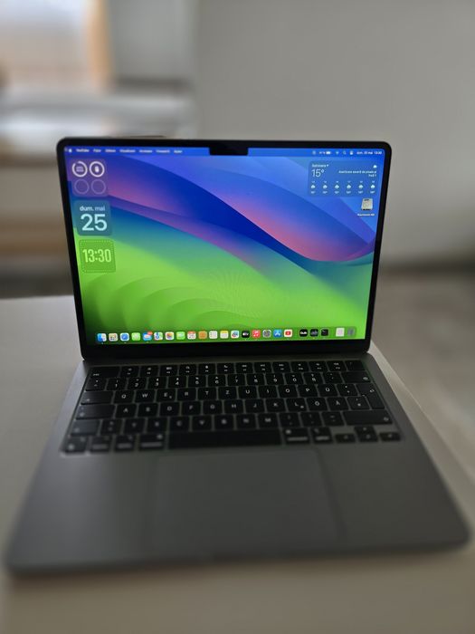 Macbook air 13" M2 8gb ram Ssd 256