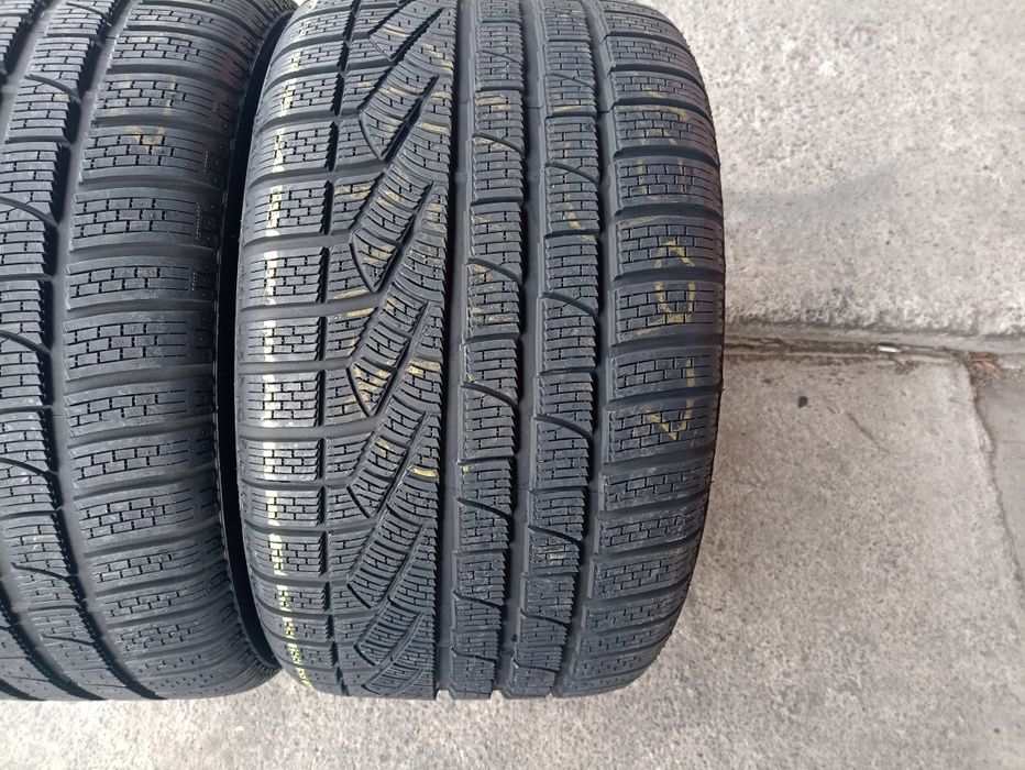 2 anvelope NOI de iarna Pirelli 295/35 R18