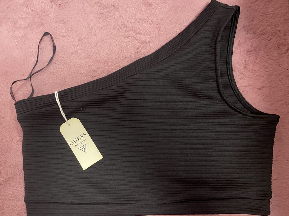 Дамски топове на Guess и Adidas