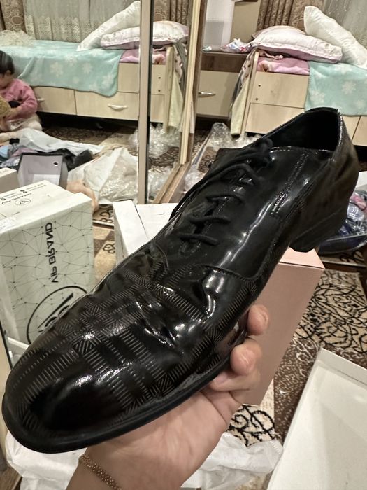 Kuyovlar uchun tufli toy kuni uchun sifatli tufli