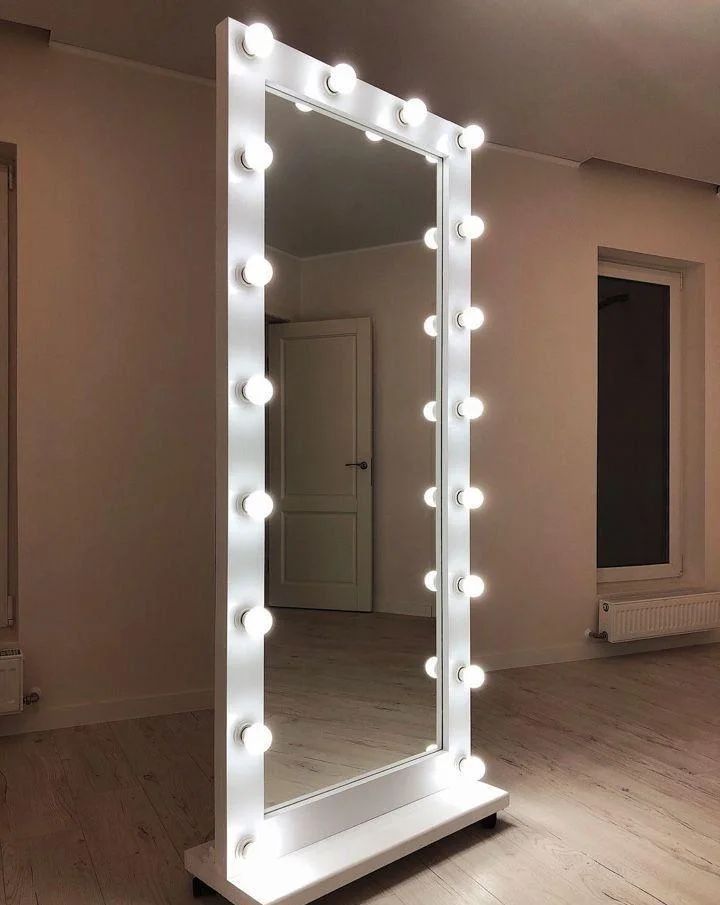 Изготовление Голливудских зеркал, туалетных столиков с подсветкой.