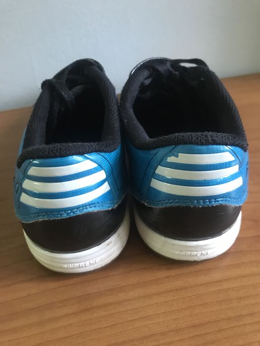 Детски футболни обувки за зала ADIDAS F10 - 36 номер