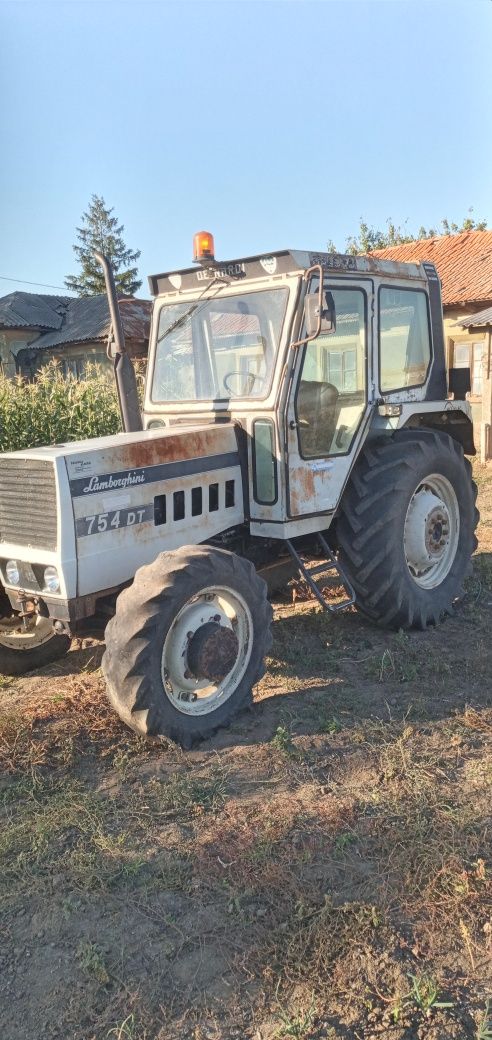 Tractor lamborghini 754