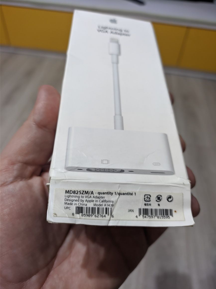 Vând adaptor iPhone Lightning to VGA