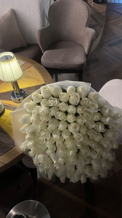Цветы Белые Розы 101 шт