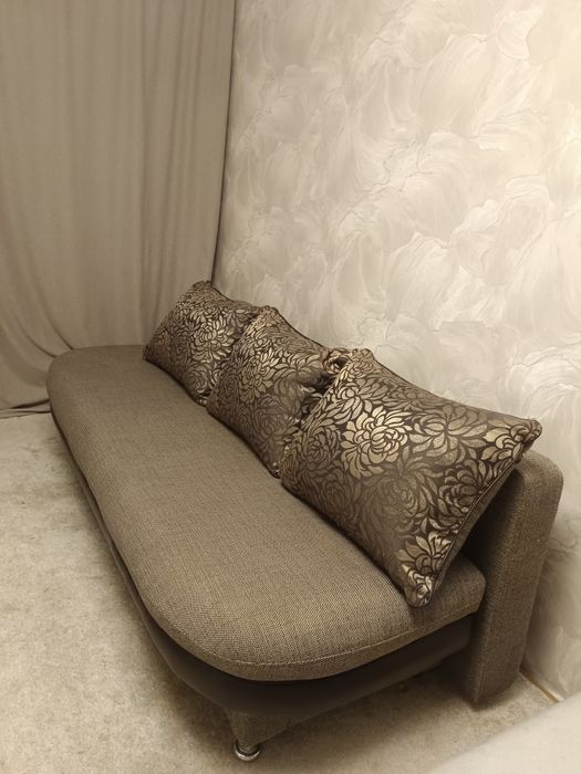 Диван раскладной, 2м10 см.