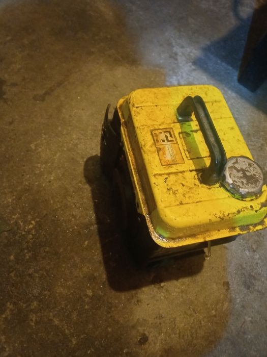 Generator mic nu sa mai folosit trebui curățat carburatorul 150 lei
