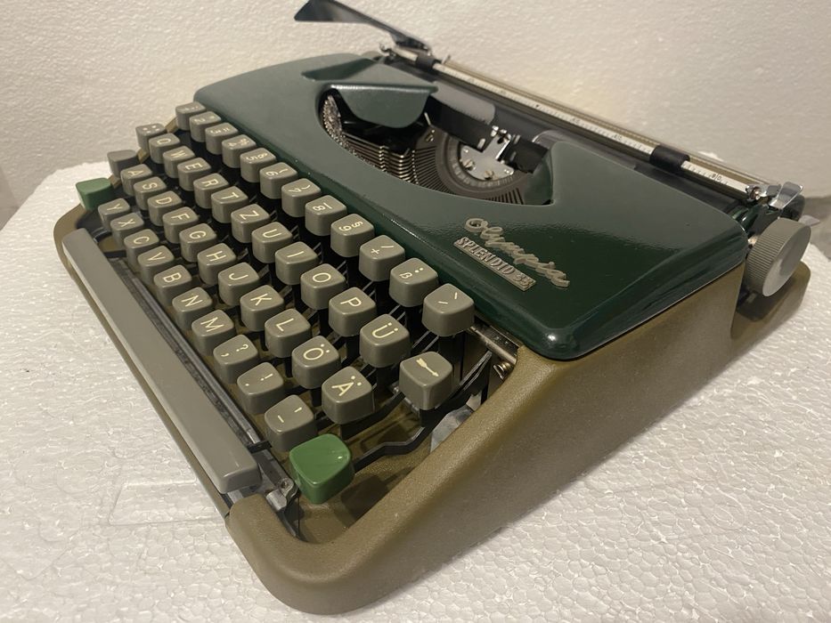 Masina de scris olympia 33 army