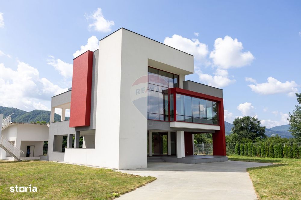 Vilă cu piscină de vanzare  – Bistrița
