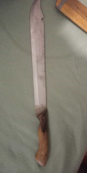 Ръчно изработен нож с кания