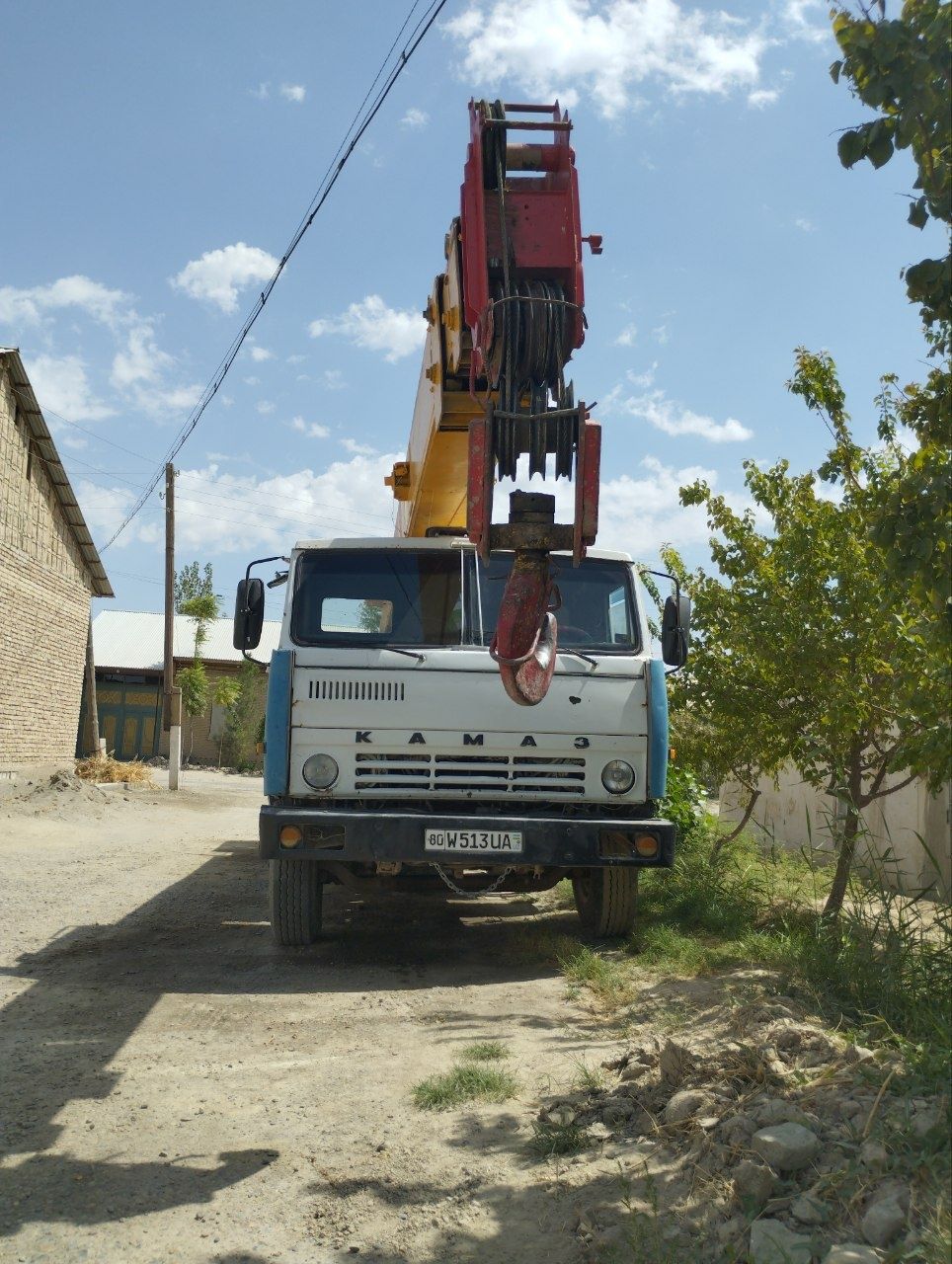 Avtokran Kamaz 20 t 21.70 m strelo 1996-yil holati zoʻr ishlab turipti