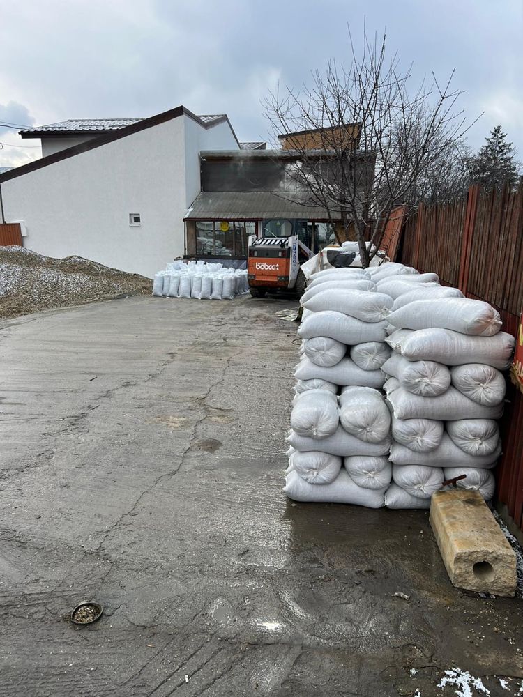 nisip pietres  margarita pamant vegetal la saci