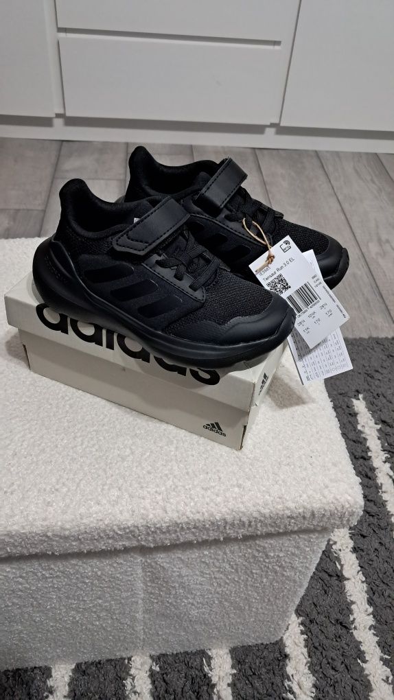 Чисто нови Детски маратонки adidas