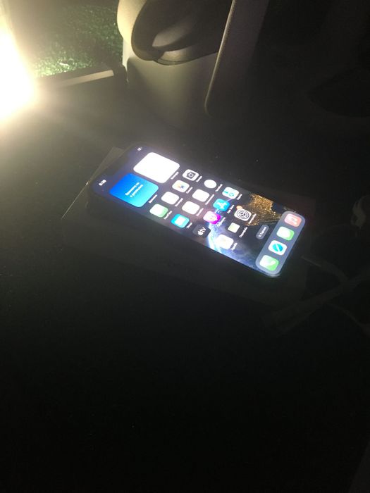 iPhone 13 256gb червен