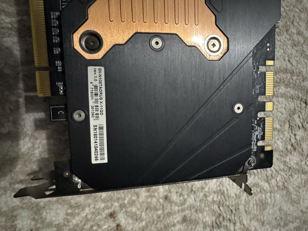 aorus 1080 ti 11 gb zor holatda karobka doklari bor