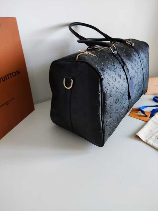 In stoc voiaj, geanta sport nou Louis Vuitton 986-5