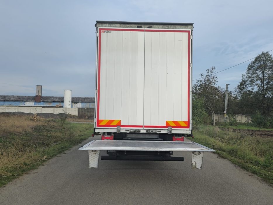 Iveco daily 72c18 ,15 europaleți, Lift hidraulic