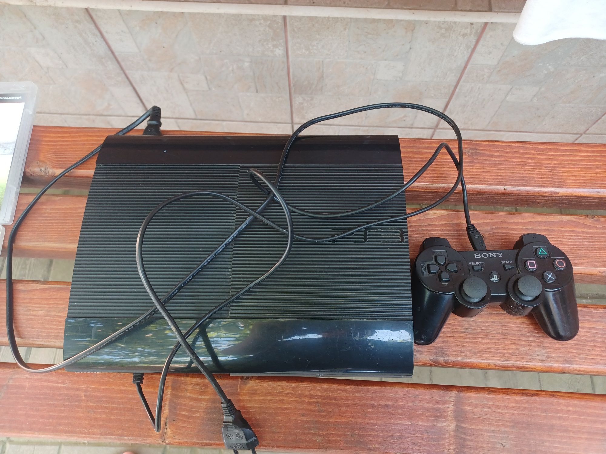 Vând PlayStation 3