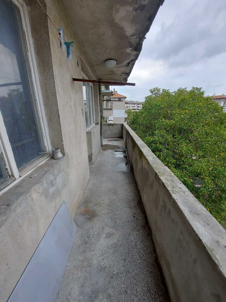 Продава се Четиристаен апартамент в Търговище, Център - 120 кв.м за 659 €/кв.м - Снимка #12