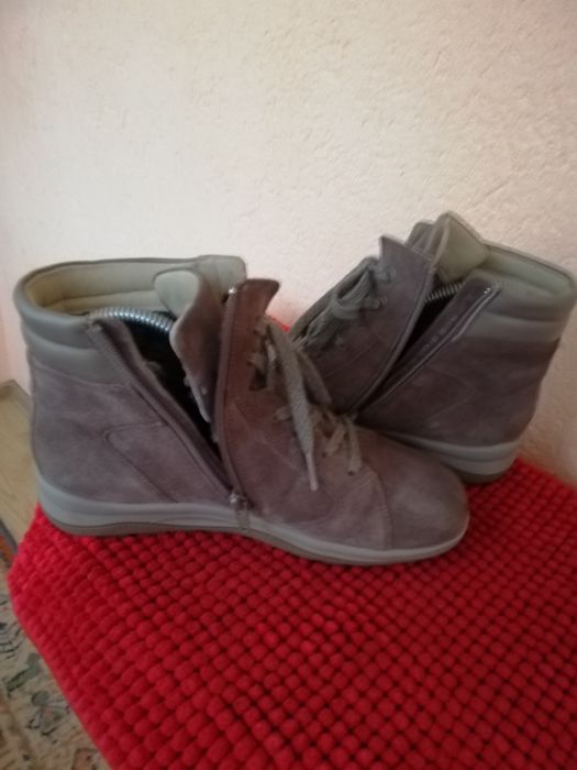 Ghete piele naturala și blana Helvesko nr 38